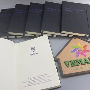 Vì sao nên chọn sổ tay làm quà tặng đối tác, doanh nghiệp?