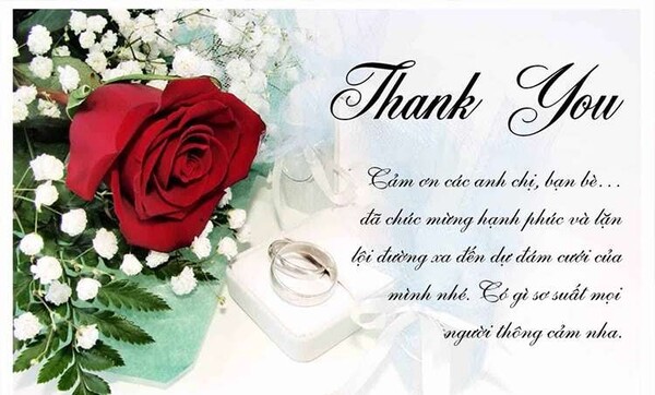 Thiệp cảm ơn và hoa tươi