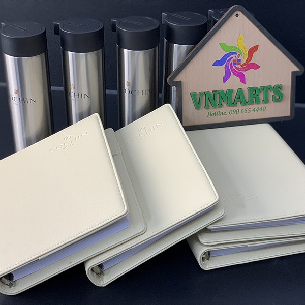 Việc lựa chọn quà tặng kỷ niệm thành lập công ty cho nhân viên cũng đóng vai trò quan trọng