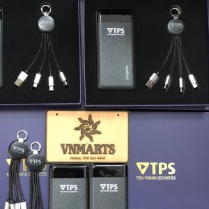 Pin sạc dự phòng làm quà tặng cán bộ công an