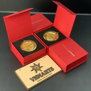 Kỷ niệm chương, huy hiệu làm quà tặng cán bộ công an