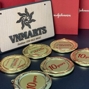 Kỷ niệm chương, huy hiệu làm quà tặng cán bộ công an