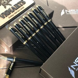 Bút ký tên làm quà tặng cán bộ công an