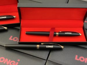 Bút ký tên khắc tên hoặc đơn vị công tác