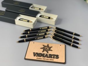 Bút ký tên khắc tên hoặc đơn vị công tác