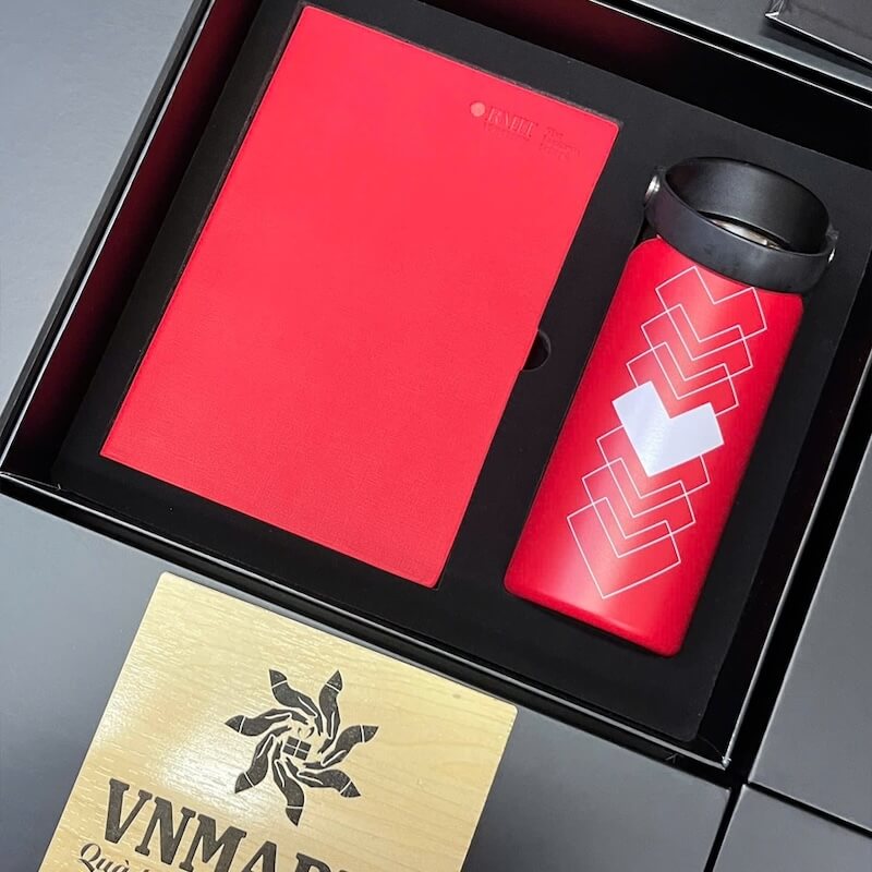 Không nên dùng từ ngữ quá cảm xúc